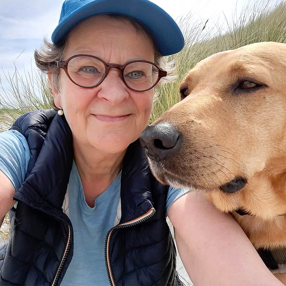 Elisabeth Reisch unterwegs mit Hund